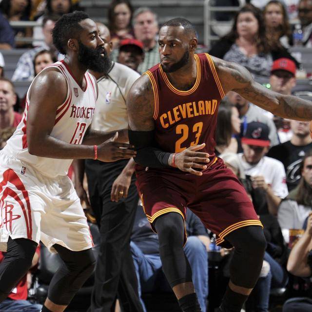 的多次侧翼 的多次侧翼