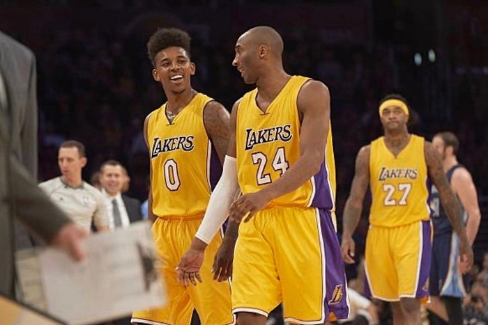 他果断拉起 他果断拉起